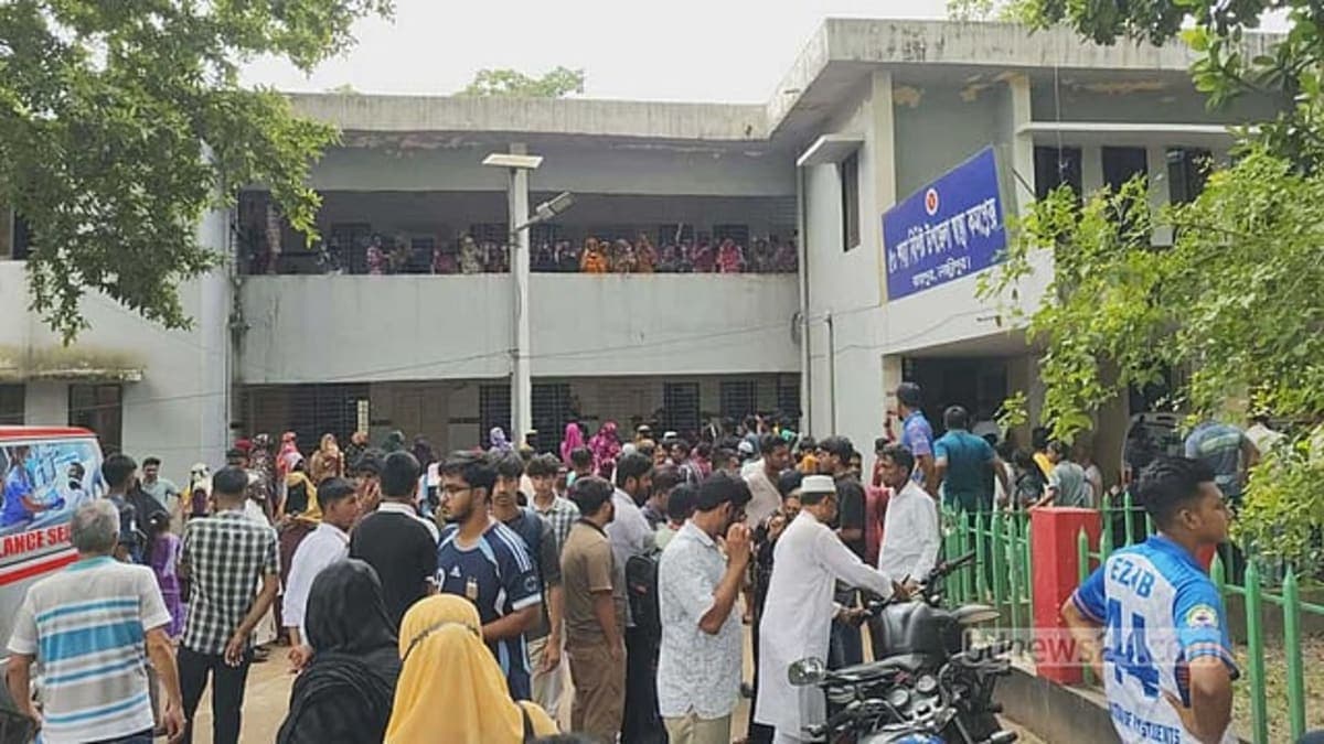 লক্ষ্মীপুরে ঢাবি ছাত্রীসহ মা ও বোনকে কুপিয়ে হত্যা, সন্দেহভাজন যুবক আটক