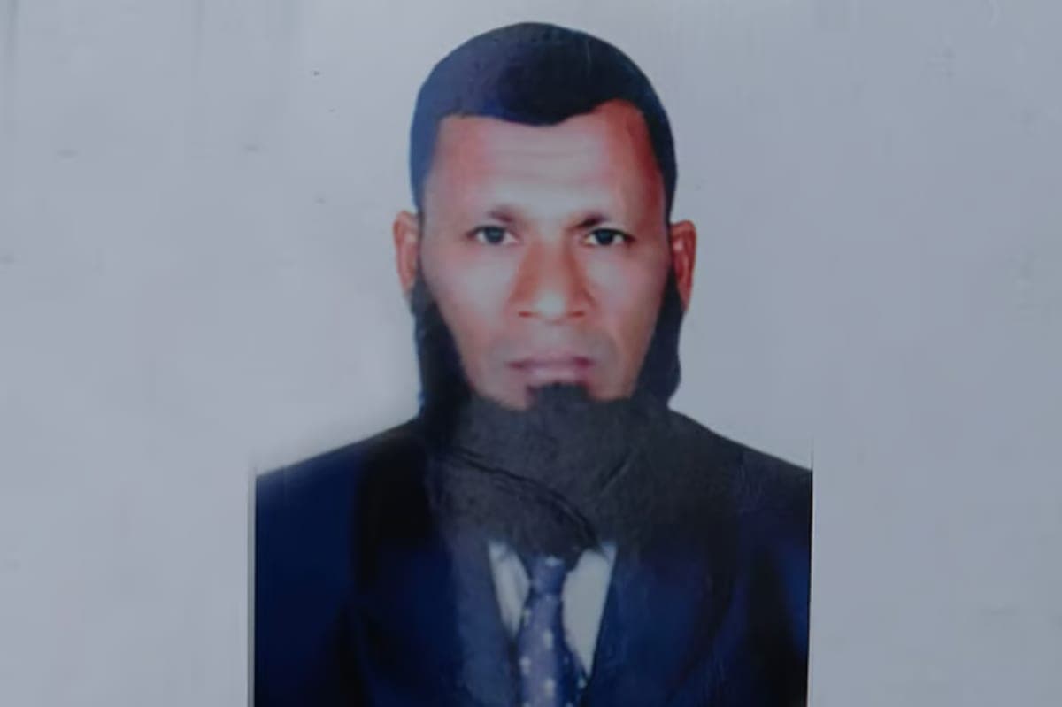 মেহেন্দীগঞ্জে জমিসংক্রান্ত বিরোধ: মসজিদে সেজদারত অবস্থায় ছোট ভাইকে কুপিয়ে হত্যা, বড় ভাই পলাতক